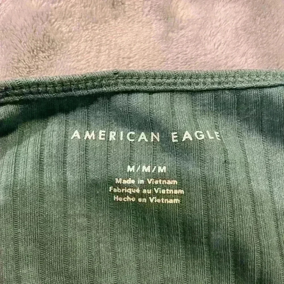 Women’s Green American Eagle Top - Picture 4 of 4